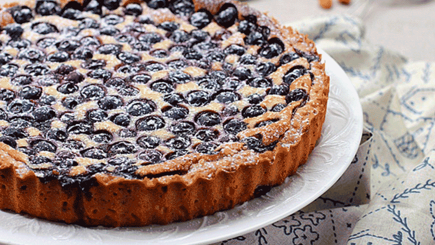 Домашний пирог с черникой: простой рецепт необычного десерта